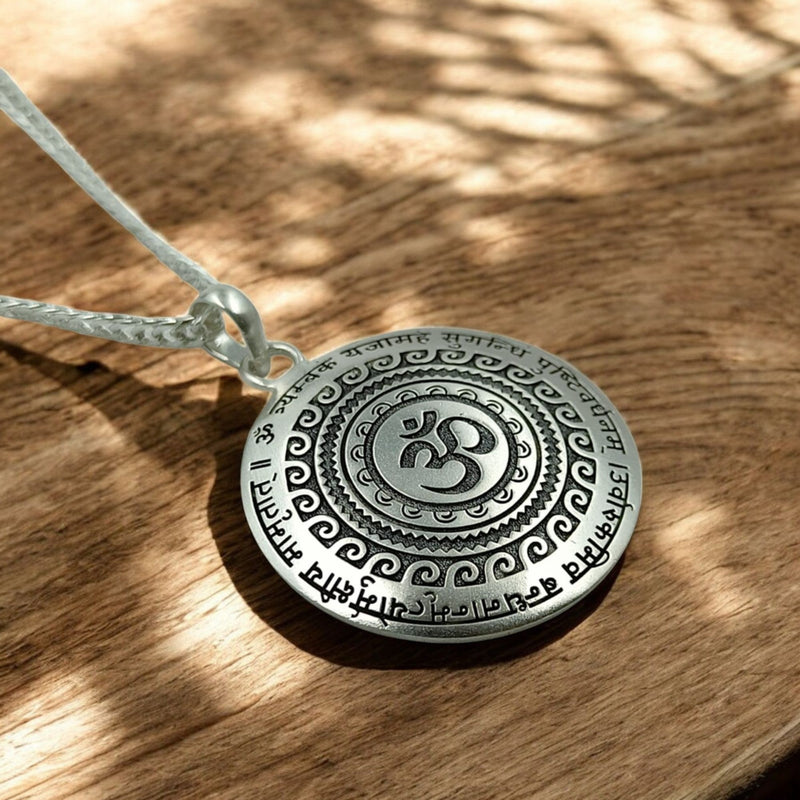 Divine Shield Pendant – Maha Mrityunjaya Mantra